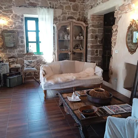 In Campagna Con Piscina Privata Uri