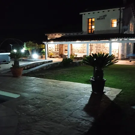In Campagna Con Piscina Privata Villa Uri