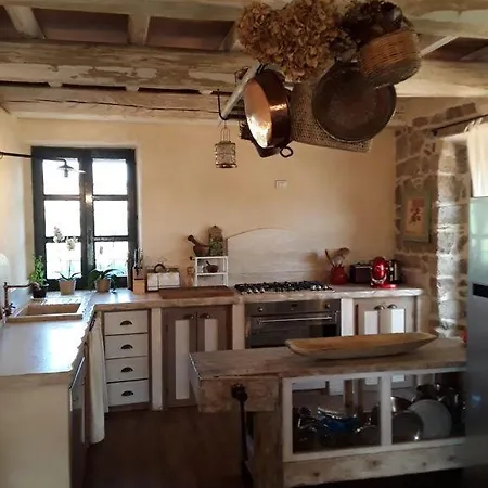 In Campagna Con Piscina Privata Villa Uri