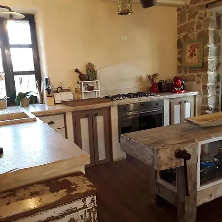 In Campagna Con Piscina Privata * Uri