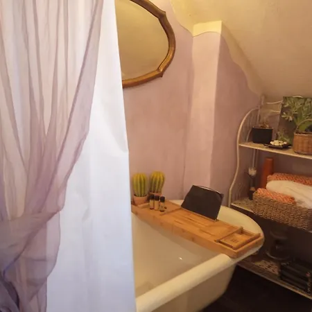 In Campagna Con Piscina Privata Uri