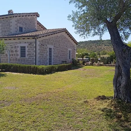 In Campagna Con Piscina Privata Uri