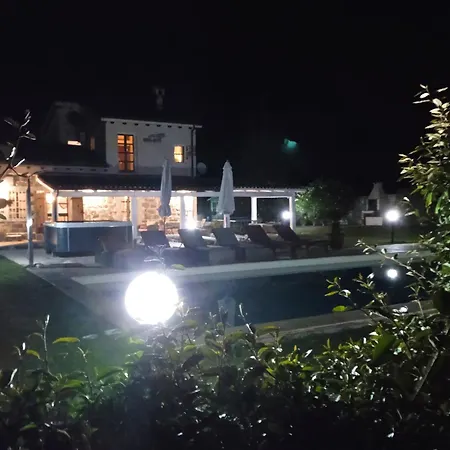 Villa In Campagna Con Piscina Privata Uri