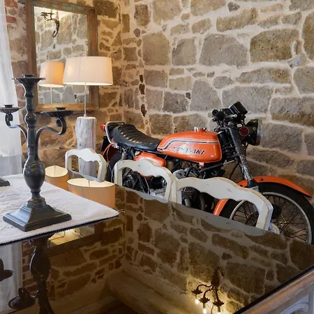 In Campagna Con Piscina Privata Uri